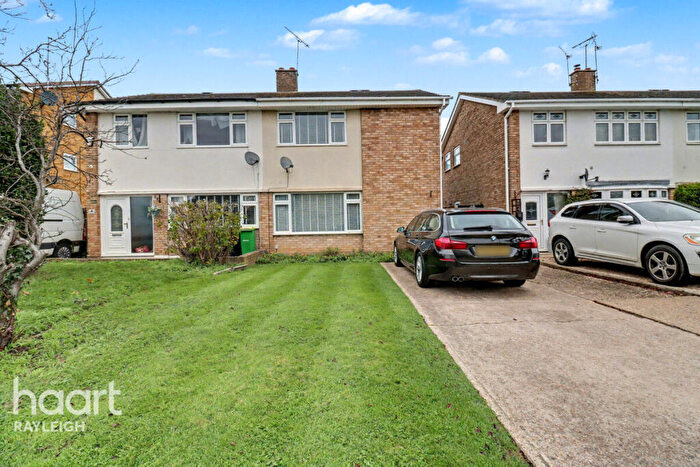 3 Bedroom Semi Detached House For Sale In Essex Close, Rayleigh, SS6