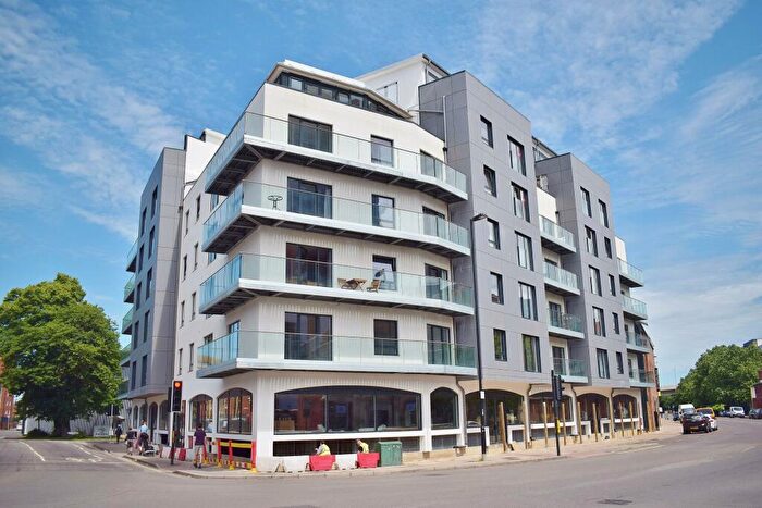 1 Bedroom Flat To Rent In Royal Crescent Road, Ocean Village, Southampton, SO14
