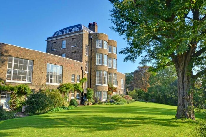 3 Bedroom Flat To Rent In The Paragon, Blackheath, London, SE3