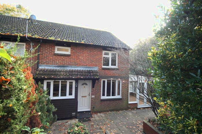 1 Bedroom Semi-Detached House To Rent In Overthorpe Close, Knaphill, Woking, GU21