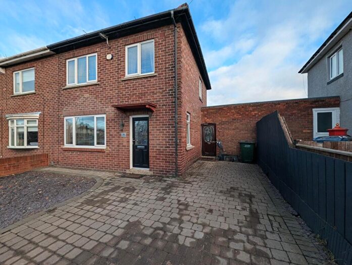 3 Bedroom Semi Detached House For Sale In Auckland Terrace, Jarrow, NE32