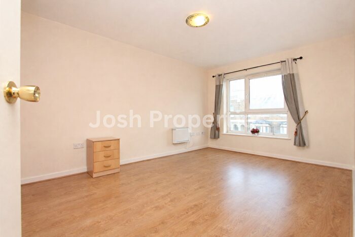 2 Bedroom Flat To Rent In Westferry Road, London, E14