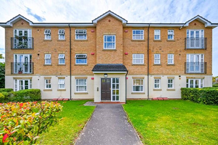2 Bedroom Flat To Rent In Wittering Close, North Kingston, Kingston Upon Thames, KT2