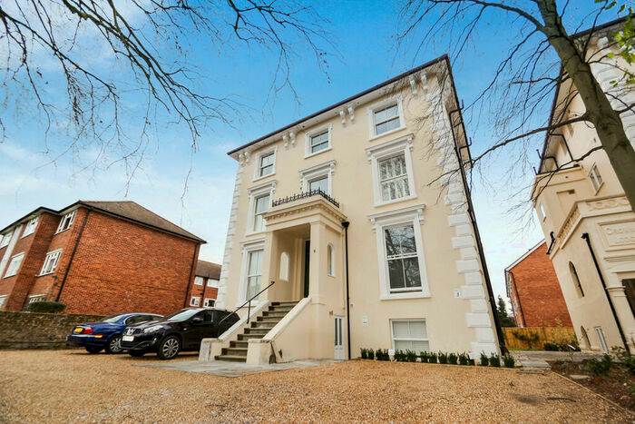 1 Bedroom Apartment To Rent In Oak Hill, Surbiton, KT6