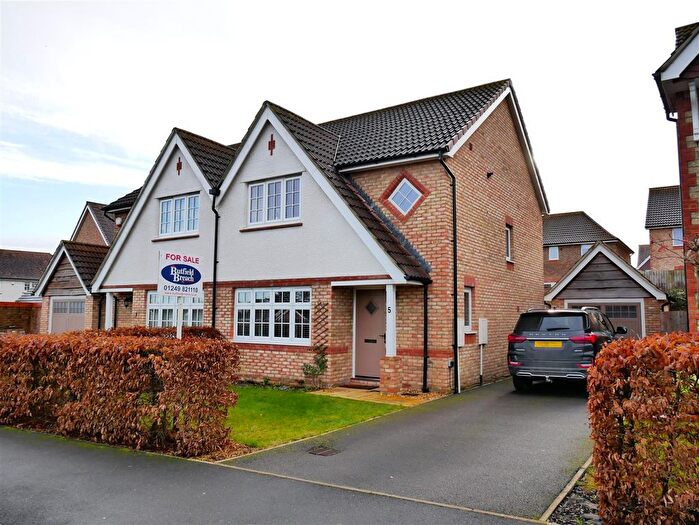 3 Bedroom Semi Detached House For Sale In Roundway Rise, Calne, SN11