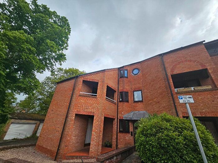 1 Bedroom Apartment To Rent In Crouch Street, Banbury, OX16