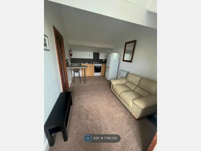 1 Bedroom Flat To Rent In St James Gardens, Swansea, SA1