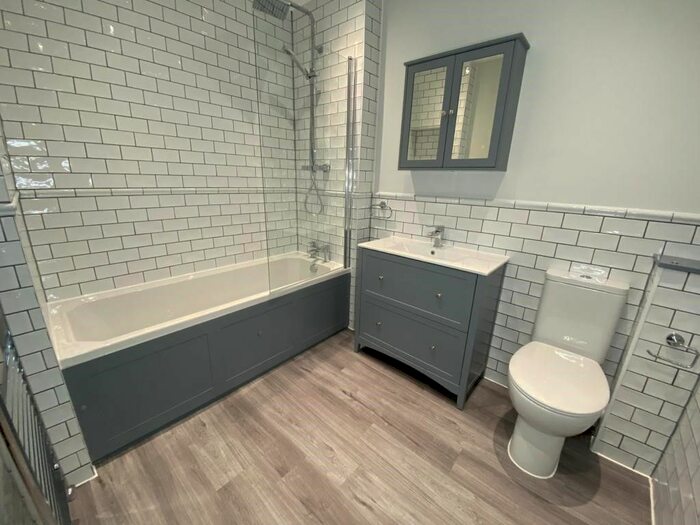 2 Bedroom Flat To Rent In College Way, Southend-On-Sea, SS1