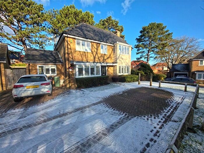 4 Bedroom Detached House To Rent In Lulworth Place, Epsom, Surrey, KT19