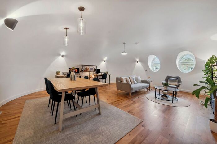 2 Bedroom Flat To Rent In Lindley Place, Kew, TW9