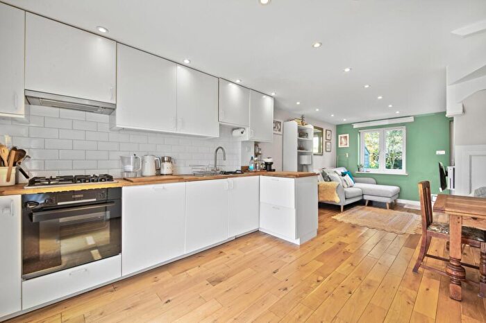 2 Bedroom Terraced House For Sale In Francis Close, Cubitt Town, E14