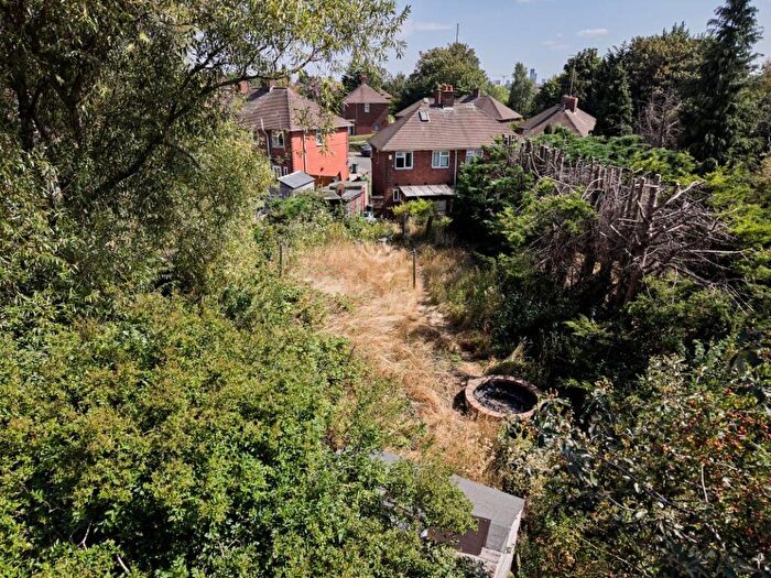 3 Bedroom Semi Detached House For Sale In Nuttall Grove, Birmingham, B21