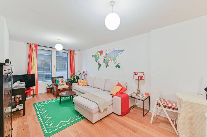 1 Bedroom Flat For Sale In Salamanca Place, Albert Embankment, London, SE1