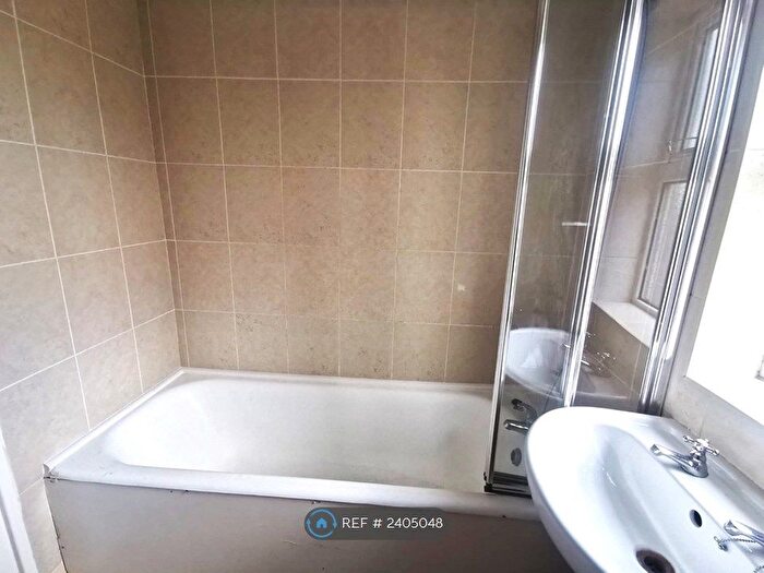 2 Bedroom Flat To Rent In Spindle Tree Court, Swindon, SN2