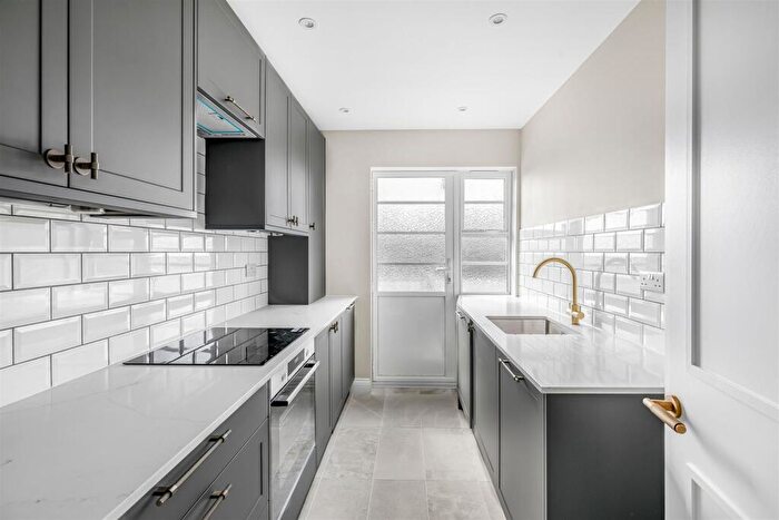 2 Bedroom Flat To Rent In Deanhill Court, Upper Richmond Road West, SW14