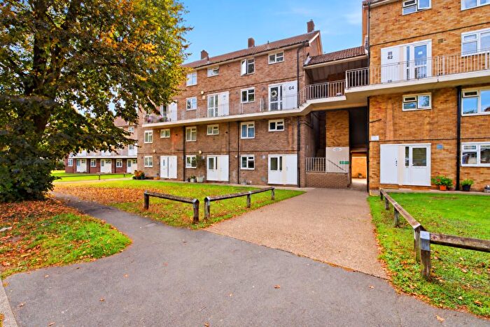 2 Bedroom Maisonette To Rent In Hughenden Road, St. Albans, Hertfordshire, AL4