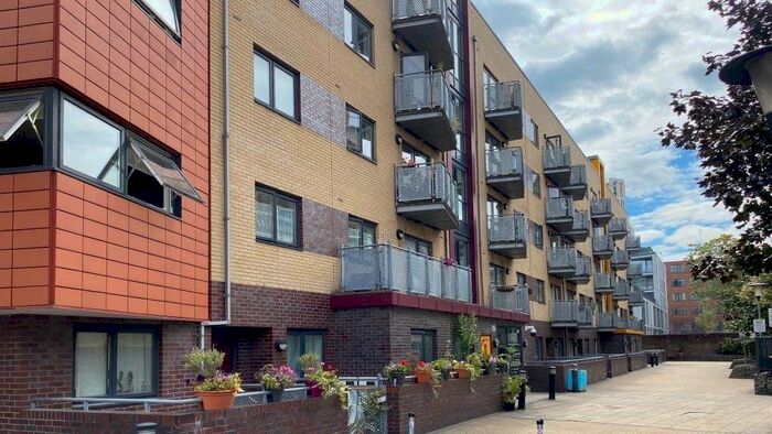 2 Bedroom Flat For Sale In Murray Grove, London, N1