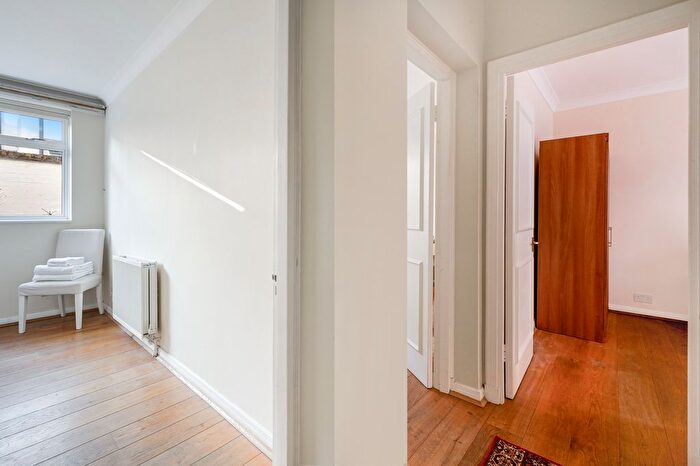 2 Bedroom Flat To Rent In Callow Street, London, SW3