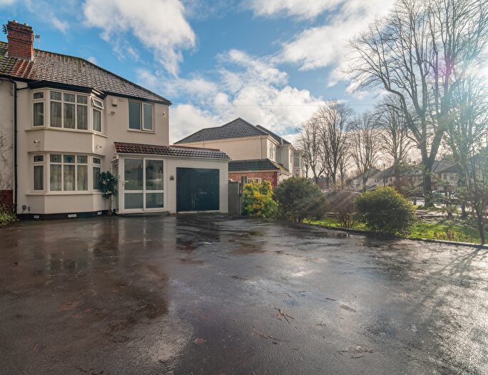 3 Bedroom Semi Detached House For Sale In Burnaston Road, Birmingham, B28