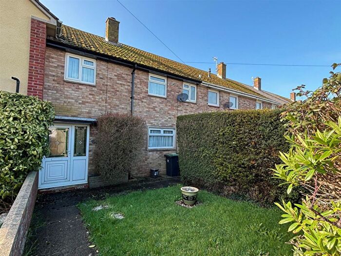 3 Bedroom Terraced House For Sale In Cobham Drive, Weymouth, DT4