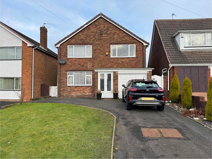 4 Bedroom Detached House To Rent In Darbys Hill Road, Tividale, Oldbury, West Midlands, B69