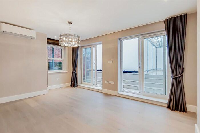 2 Bedroom Apartment To Rent In Fitzjohns Avenue, Hampstead, London, NW3