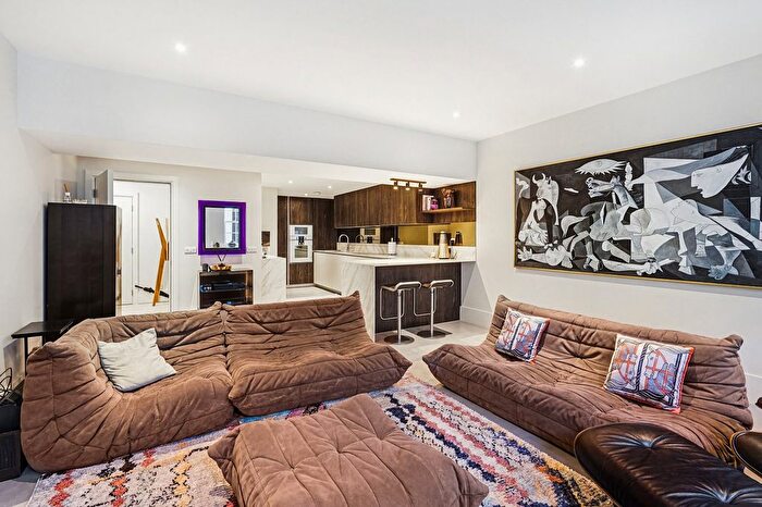 1 Bedroom Terraced House To Rent In Lowndes Square, Knightsbridge, SW1X