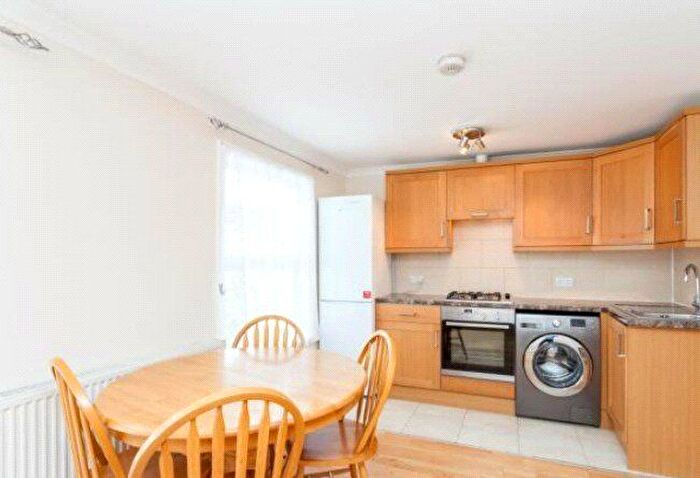 1 Bedroom Flat To Rent In Camden Mews, London, NW1