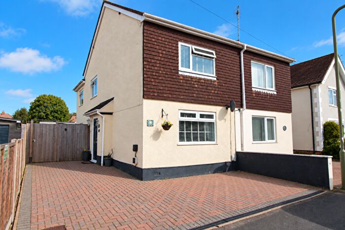 3 Bedroom Semi Detached House For Sale In Jubilee Road, Waterlooville, PO7