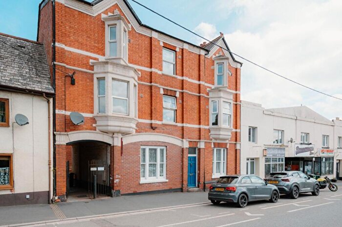 2 Bedroom Flat To Rent In East Street, Crediton, EX17