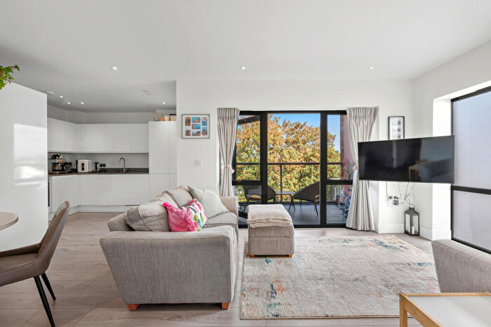 2 Bedroom Apartment For Sale In Etwell Place, Surbiton, KT5