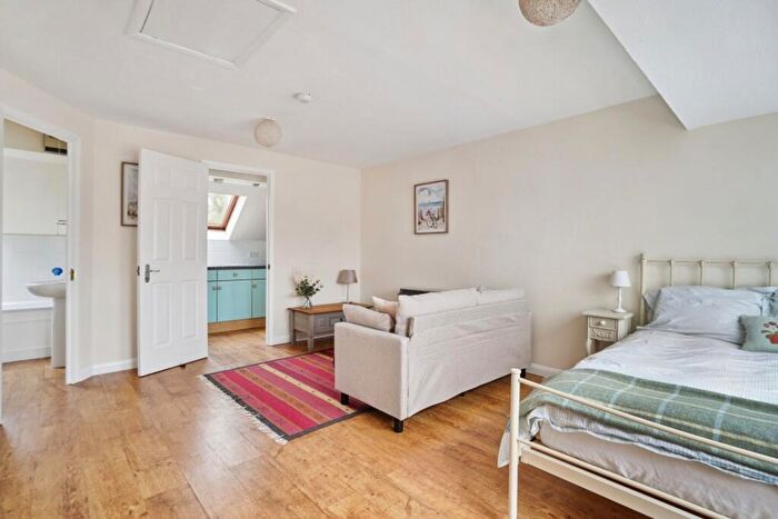 1 Bedroom Flat For Sale In Old Fives Court, Burnham, SL1