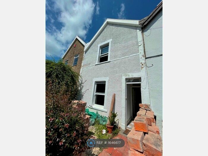 4 Bedroom End Of Terrace House To Rent In Bellevue Park, Bristol, BS4
