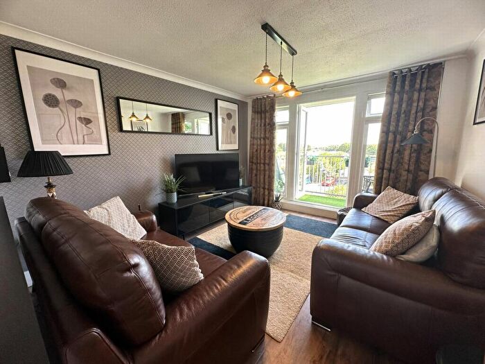 2 Bedroom Flat For Sale In Devondale Court, Dawlish Warren, EX7