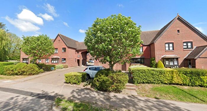 2 Bedroom Apartment To Rent In Willow Court, Chichester, PO19