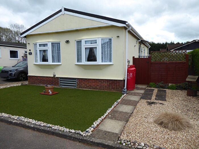 2 Bedroom Park Home For Sale In Warren Park, Portsmouth Road, Thurlsey, Godalming, GU8