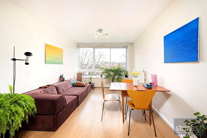 2 Bedroom Apartment For Sale In Belsize Grove, Belsize Park, London, NW3