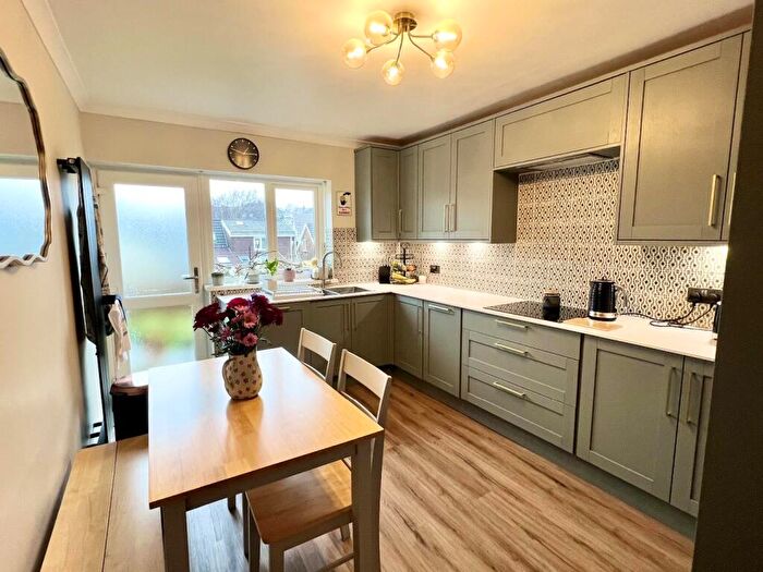 3 Bedroom Semi-Detached House For Sale In Heol-Y-Bardd, Bridgend County Borough, CF31 - Photo 7