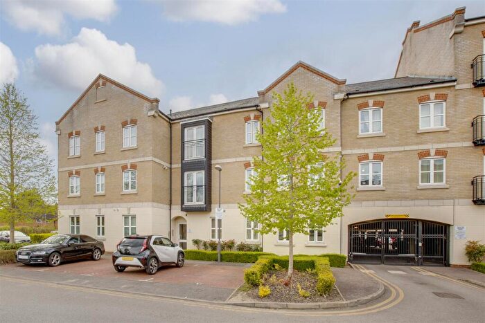 2 Bedroom Apartment To Rent In Coxhill Way, Aylesbury (short Walk Of Station), HP21