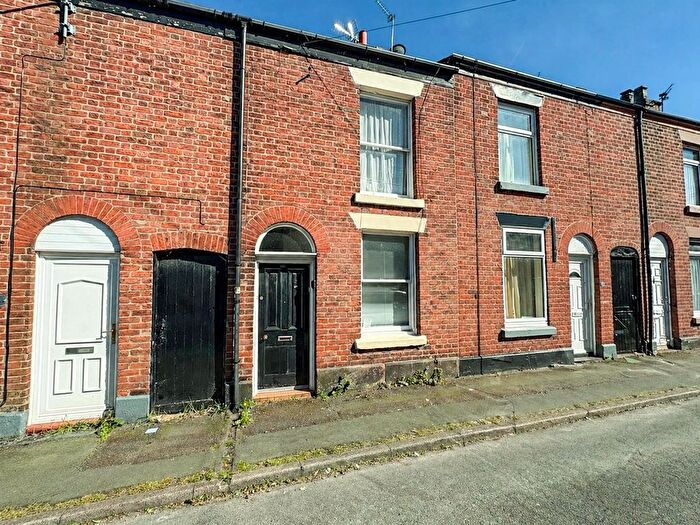 2 Bedroom Property For Sale In Swan Street, Congleton, CW12