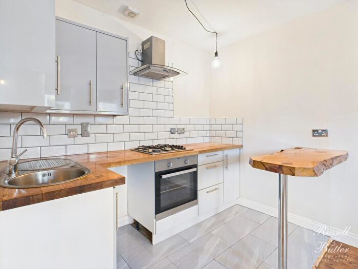 1 Bedroom Flat For Sale In Markhams Court, Market Square, Buckingham, MK18
