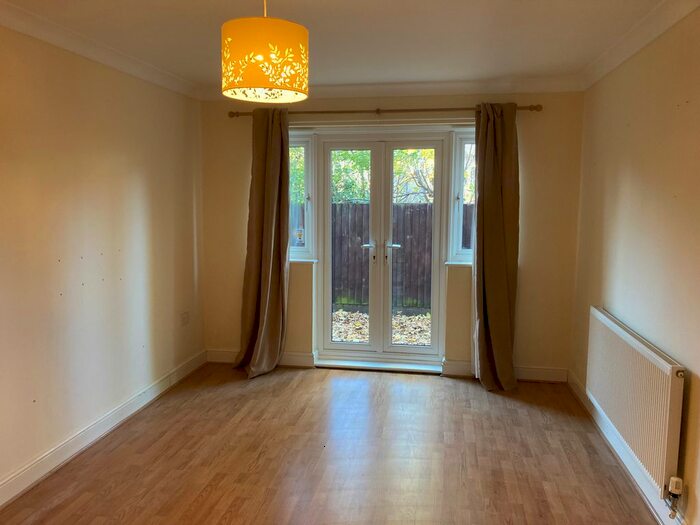 2 Bedroom Flat To Rent In Queenside Mews, Hornchurch RM12