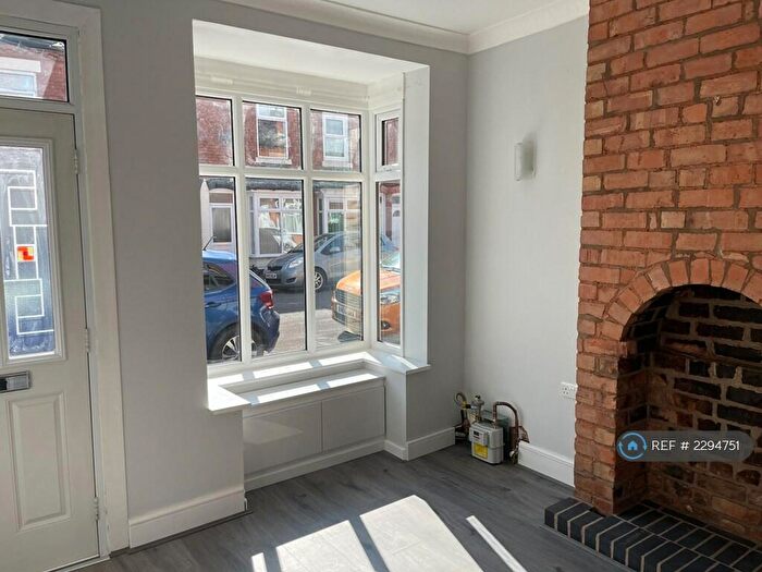 2 Bedroom Terraced House To Rent In Fairfield Road, Birmingham, B14