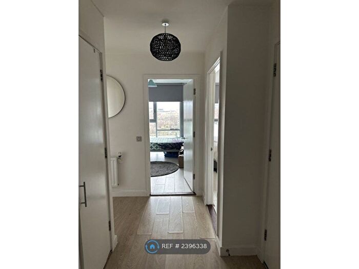 2 Bedroom Flat To Rent In Stratford, Stratford, E15