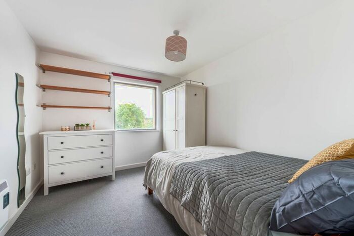 1 Bedroom Flat To Rent In Walm Lane, Willesden, London, NW2