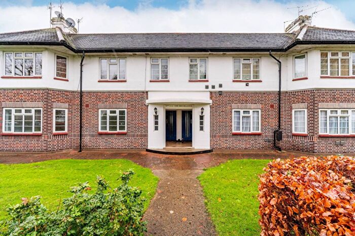 2 Bedroom Flat To Rent In The Brooklands, Eversley Crescent, Isleworth, TW7