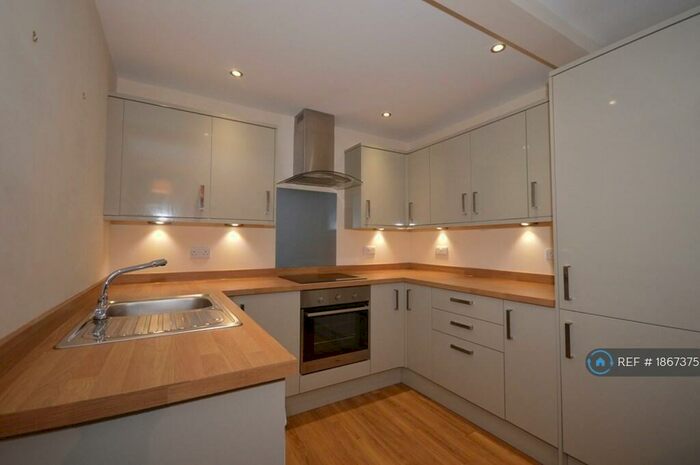 2 Bedroom Flat To Rent In Western Bank, Sheffield, S10