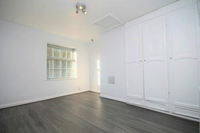1 Bedroom Semi-Detached House To Rent In Middle Road, Leatherhead KT22