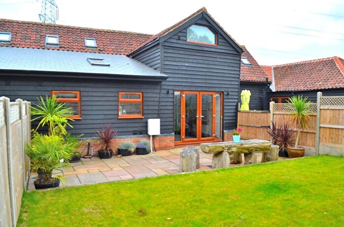 2 Bedroom Barn Conversion To Rent In Sibbards Farm, Debden Green, CB11