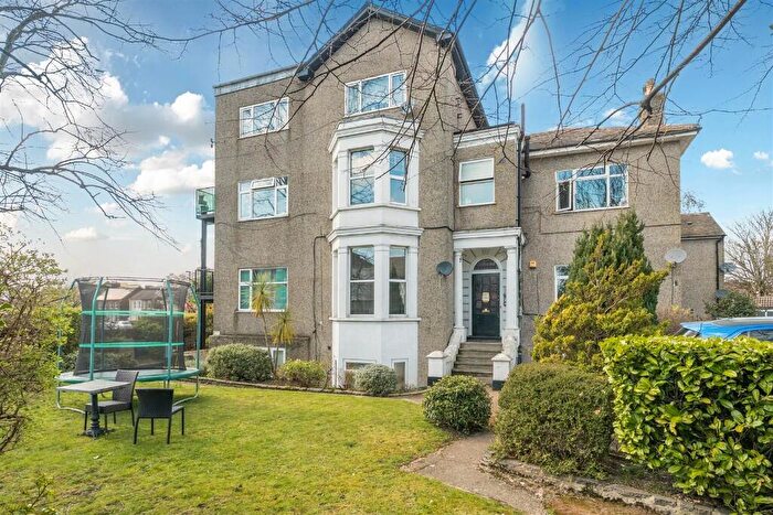 Studio For Sale In Dagnall Park, London, SE25